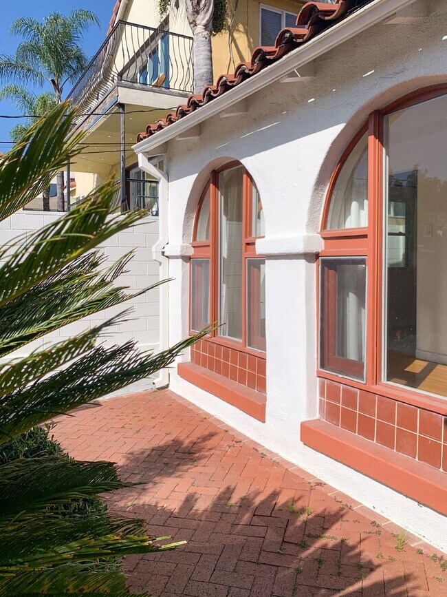 Building Photo - Gorgeous & Updated 3 bed Storybook Spanish House in Silverlake w/Views!