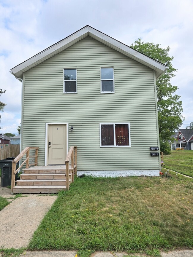 Building Photo - 820 Sherman Ave