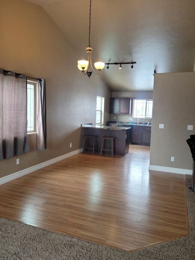Building Photo - 5 br, 3 bath House - 712 Mountain View Dri...