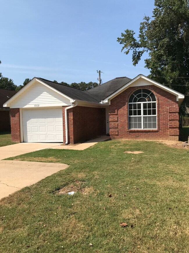 Building Photo - 3BR/2BA For Rent
