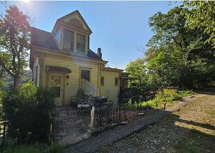 Building Photo - 1003 Middle Rd
