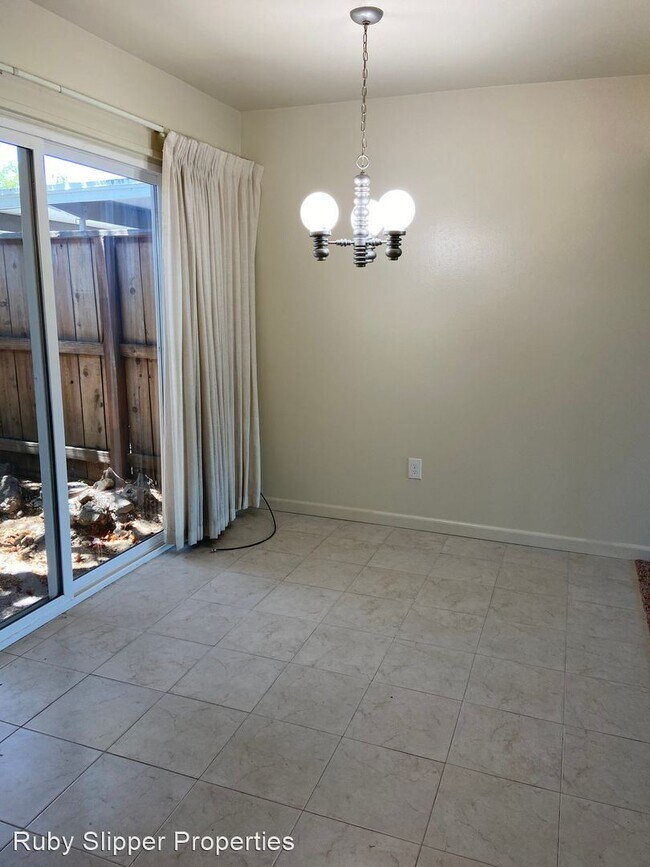 Foto del edificio - 1 br, 1 bath House - 2700 MacDougal St. #22