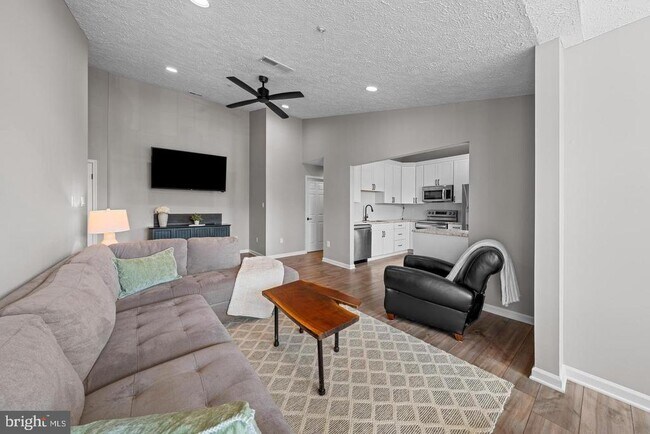 Foto del edificio - 5601 Avonshire Pl
