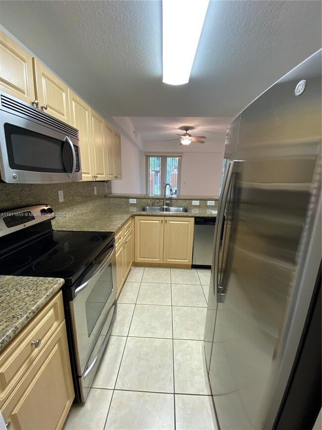 Foto del edificio - 919 SW 143rd Terrace