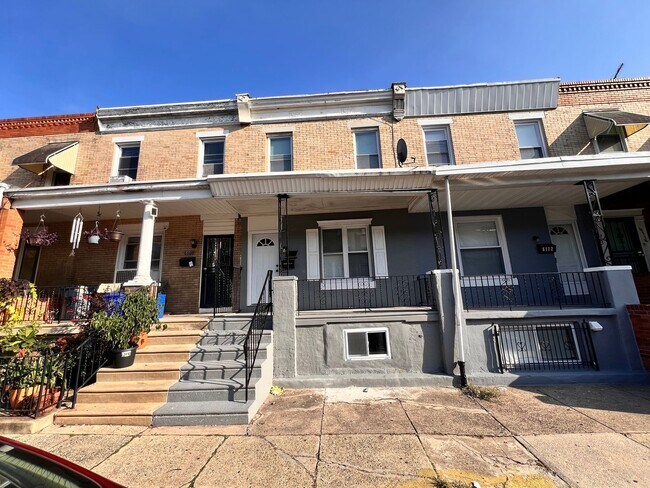 Foto del edificio - 3-Bedroom Row Home in Philadelphia with Modern Finishes and Front Porch