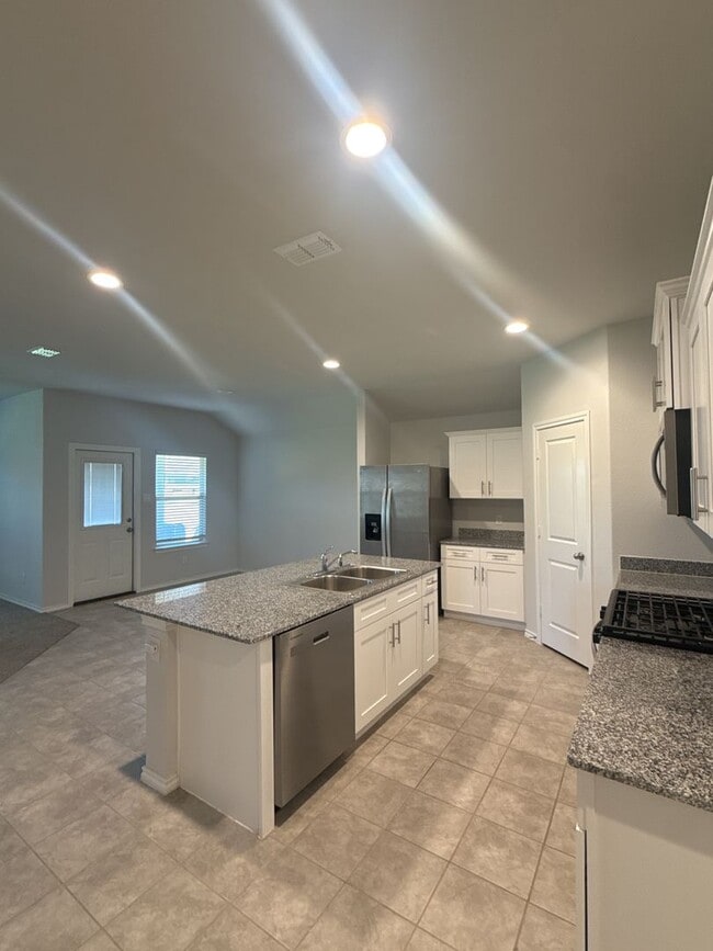 Foto del edificio - 4 bedroom home in Springtown, Texas