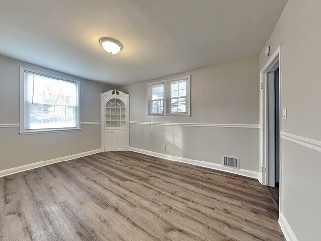 Building Photo - 7707 Fredkert Ave/ Large 4 bedroom 1 bath ...