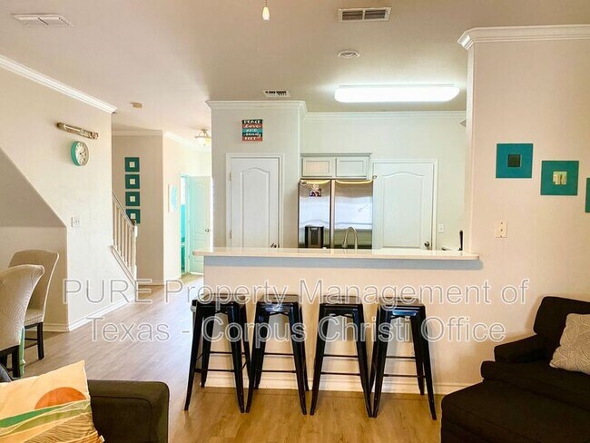 Foto del edificio - 15102 Leeward Dr