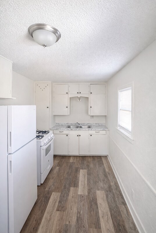 Foto del edificio - 300 Delmar Ct