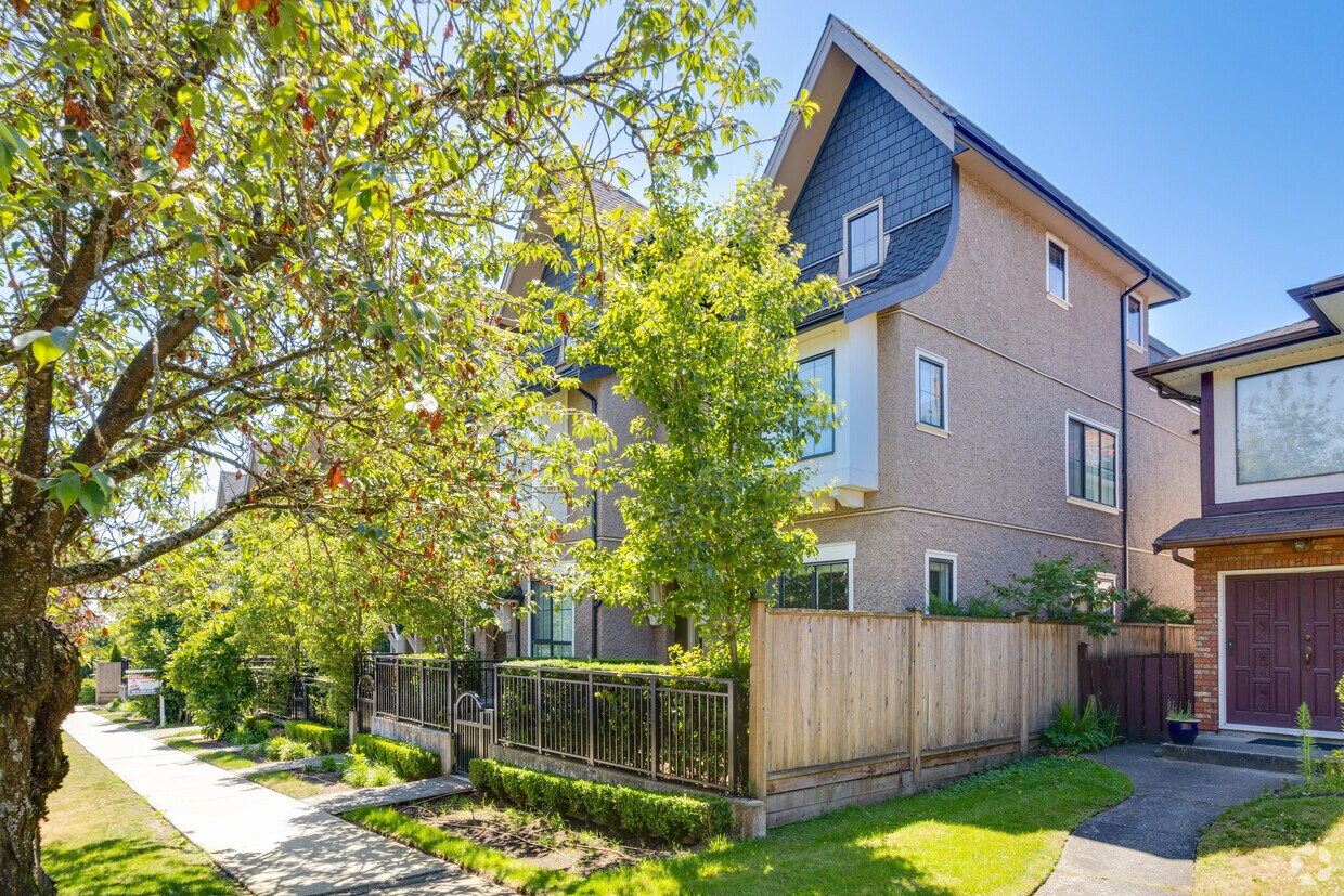 Photo du bâtiment - 8123 Shaughnessy St