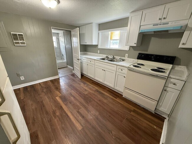 Building Photo - 2BR with Character