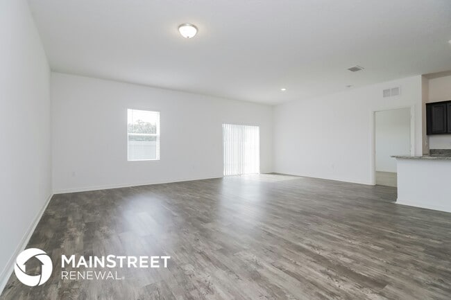 Foto del edificio - 120 Hidden Lk Lp