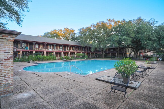 Foto del edificio - 5216 Arboles Dr