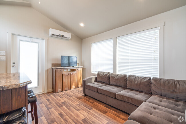 Interior Photo - Creekside Oaks