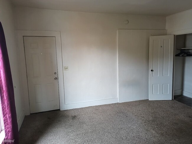 Building Photo - Studio, 1 bath House - 414 East Ash Street 3