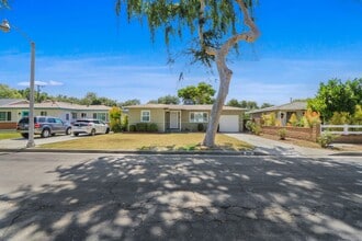 Building Photo - 413 Adlena Dr