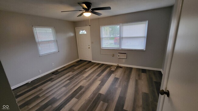 Foto del edificio - 6203 E 11th St