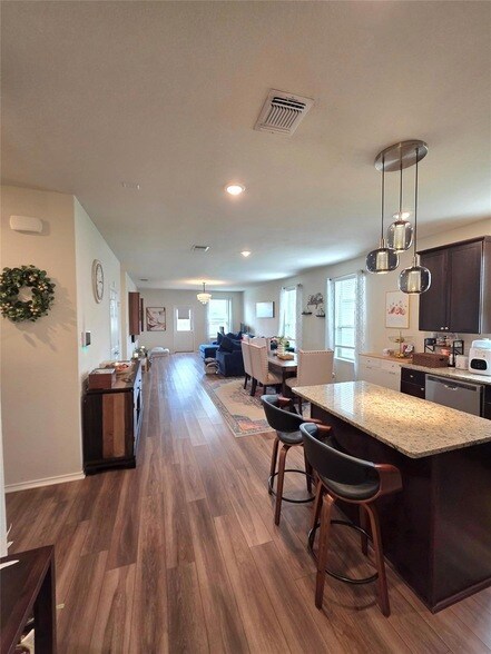 Foto del edificio - 350 Bedford Falls Ln