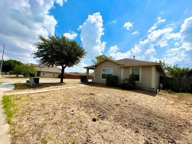 Building Photo - 4 bedroom, 2 bath, 1 story  home in Manor