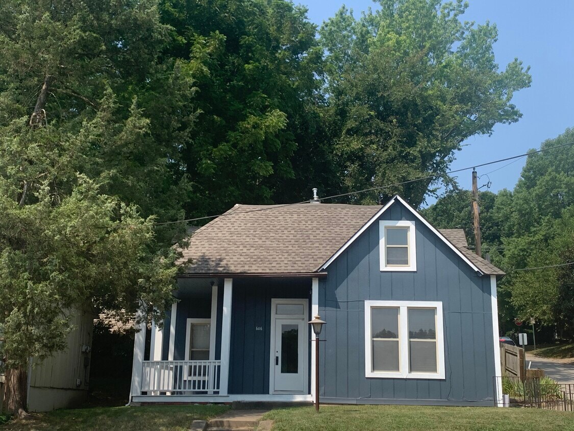 Primary Photo - 606 East St