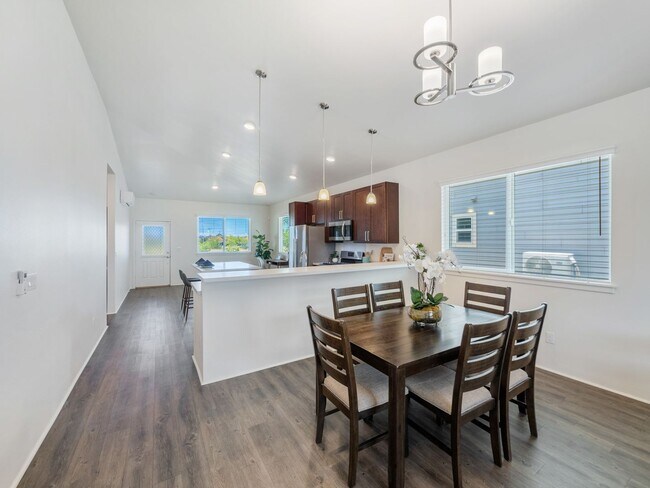 Building Photo - Lehua at Hoopili 4 bedroom 2.5 bath single...