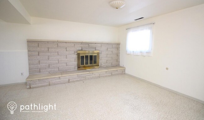 Building Photo - 1117 Moffat Cir