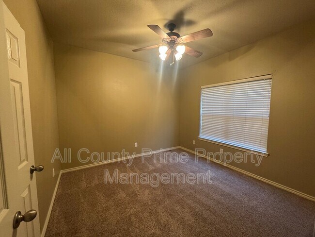 Foto del edificio - 331 Forest Dr Loop