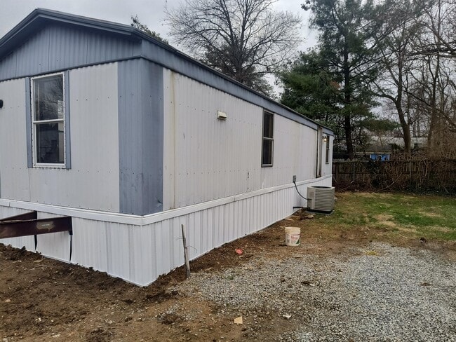 Building Photo - 103 Rice Ct