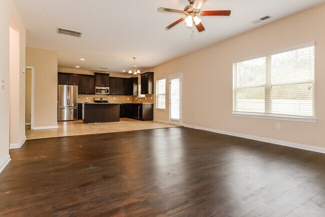 Foto del edificio - 705 Yukon Way