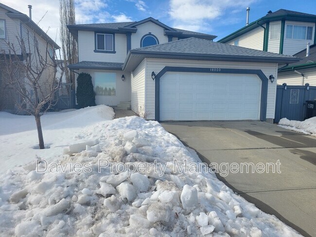 Photo du bâtiment - 18020-18101 101 St NW