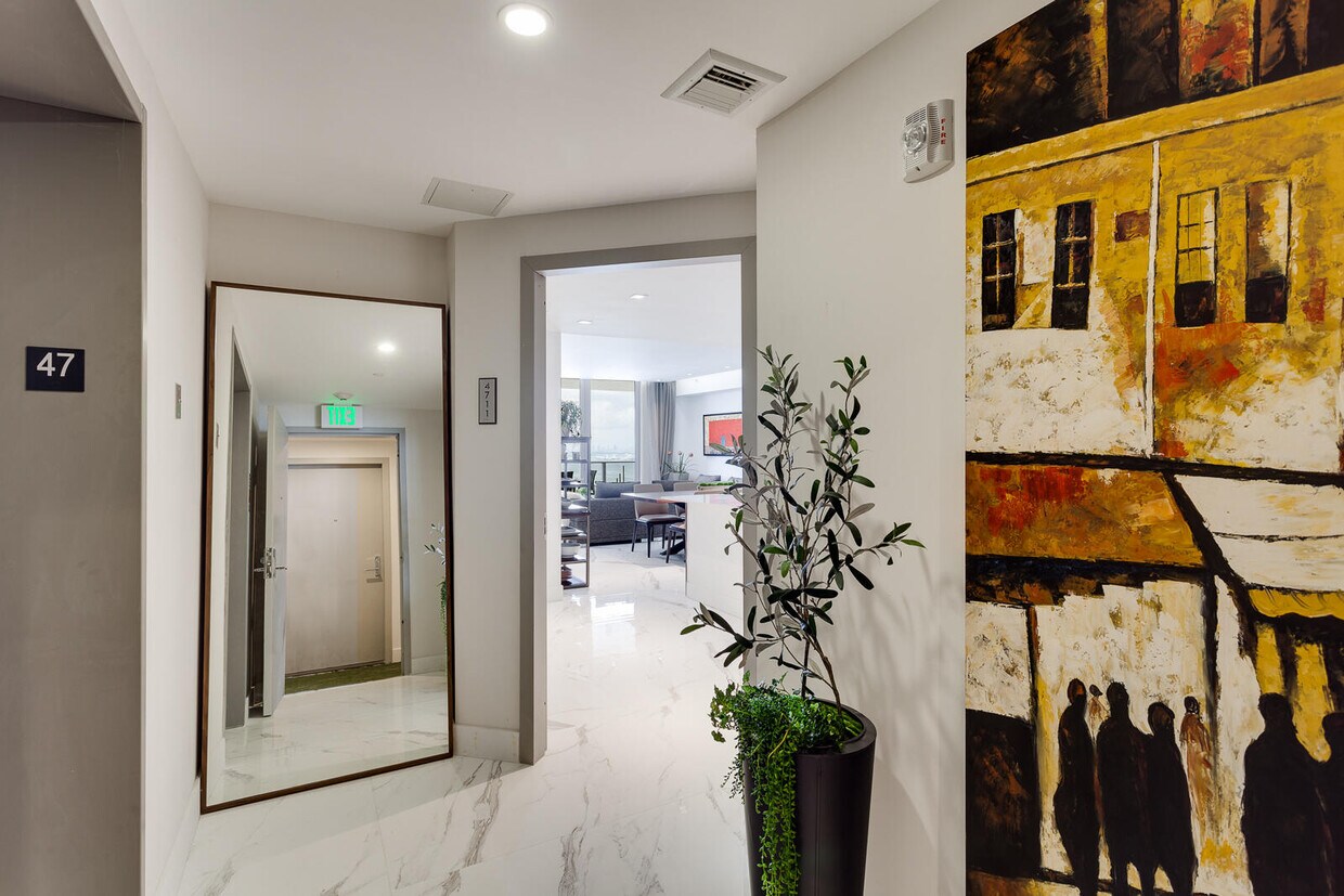 Foto principal - 488 NE 18th St