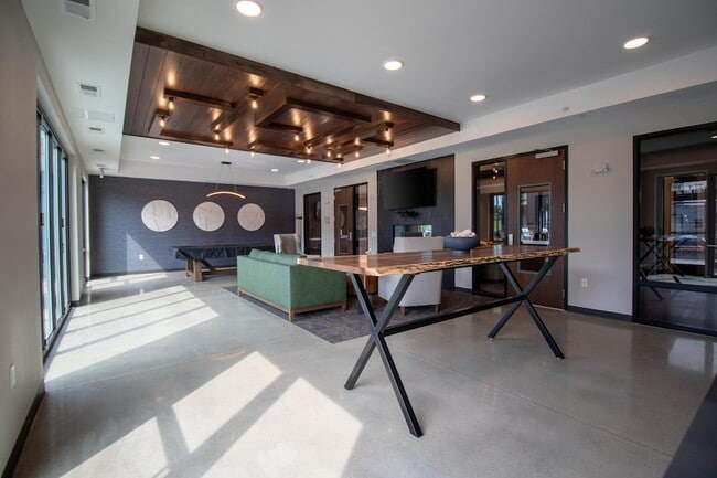 Foto del edificio - 6450 37th Ave NW