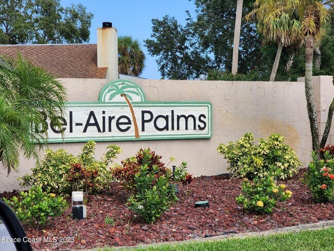 Building Photo - 708 Fishtail Palm Blvd