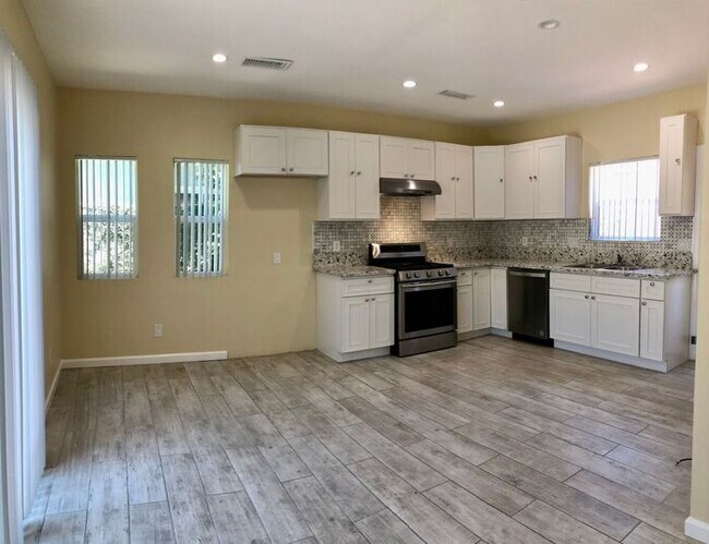 Foto del edificio - Modern Updated 2-Bedroom Pet-Friendly ADU!