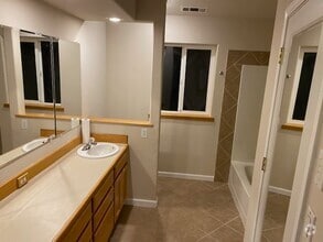 Building Photo - 270 Stonebrook Way