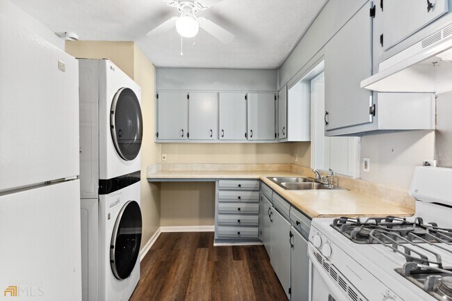Foto del edificio - 1701 Alvarado Terrace SW