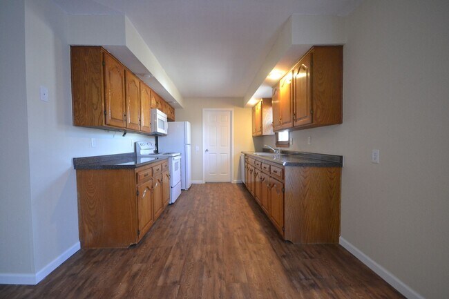 Foto del edificio - NICE 3 Bed 2 Bath home in Bolivar! Excellent Area!