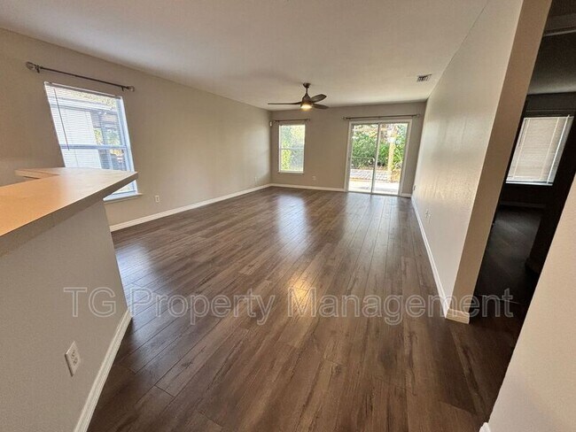 Foto del edificio - 942 Wynfield Cir