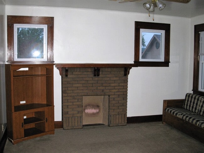 Building Photo - 724 1/2 McLane Ave