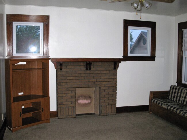 Foto del edificio - 724 1/2 McLane Ave