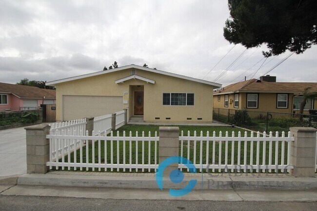 Foto del edificio - 2480 Hardy Dr