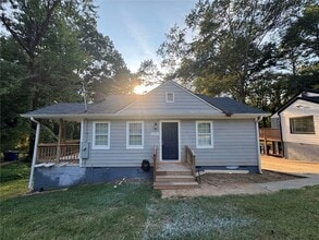 Building Photo - 1431 Lorenzo Dr SW