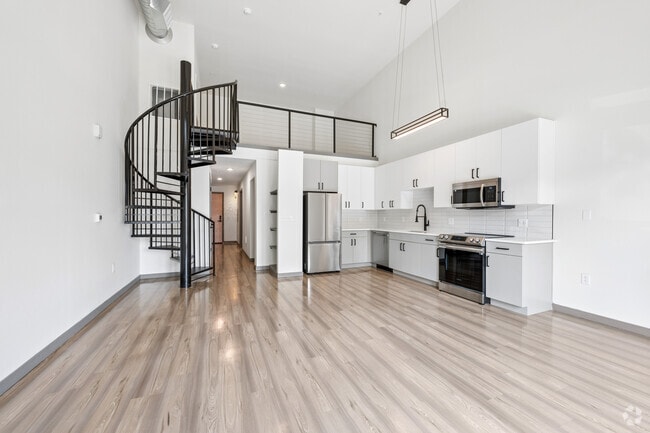 Interior Photo - Kenyon