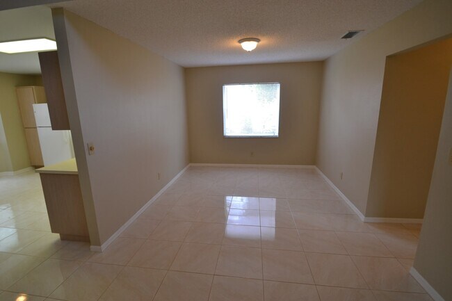 Foto del edificio - 4630 Rowe Dr