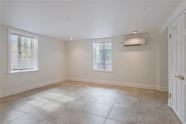 Building Photo - 20 Fontainebleau Dr