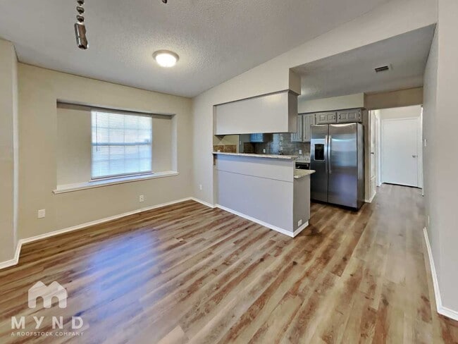 Foto del edificio - 5311 Rowcrop Dr