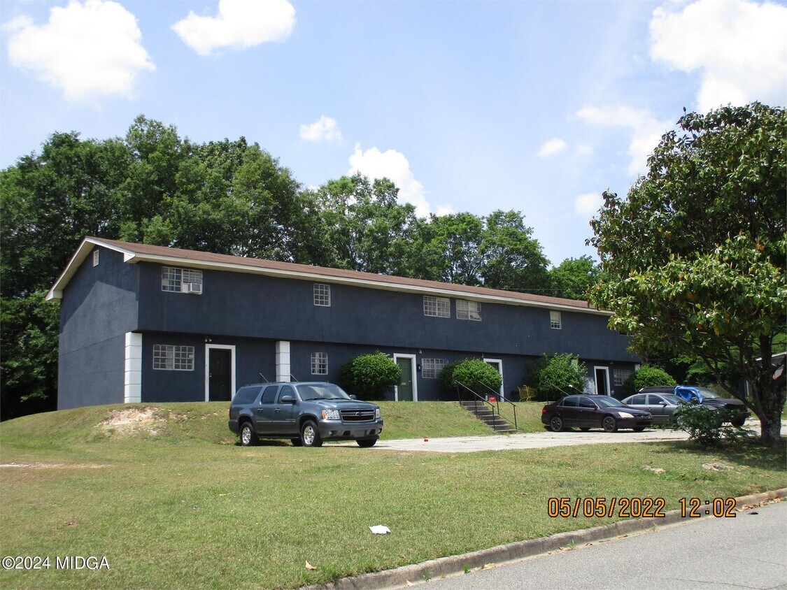 2091 Canton St Unit A, Macon, GA 31204 Room for Rent in Macon, GA
