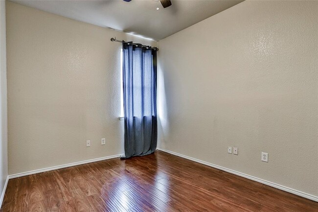 Building Photo - 8609 Rainy Lake Dr