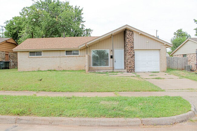 Building Photo - MOVE IN READY! Remodeled 3 Bed / 1 Bath in...