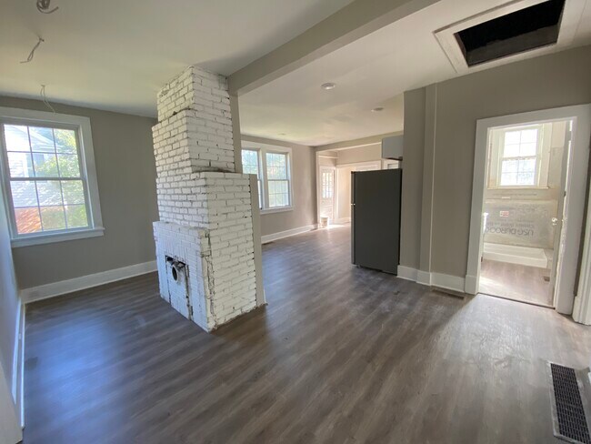 Building Photo - 3295 Bloomfield Ave SW